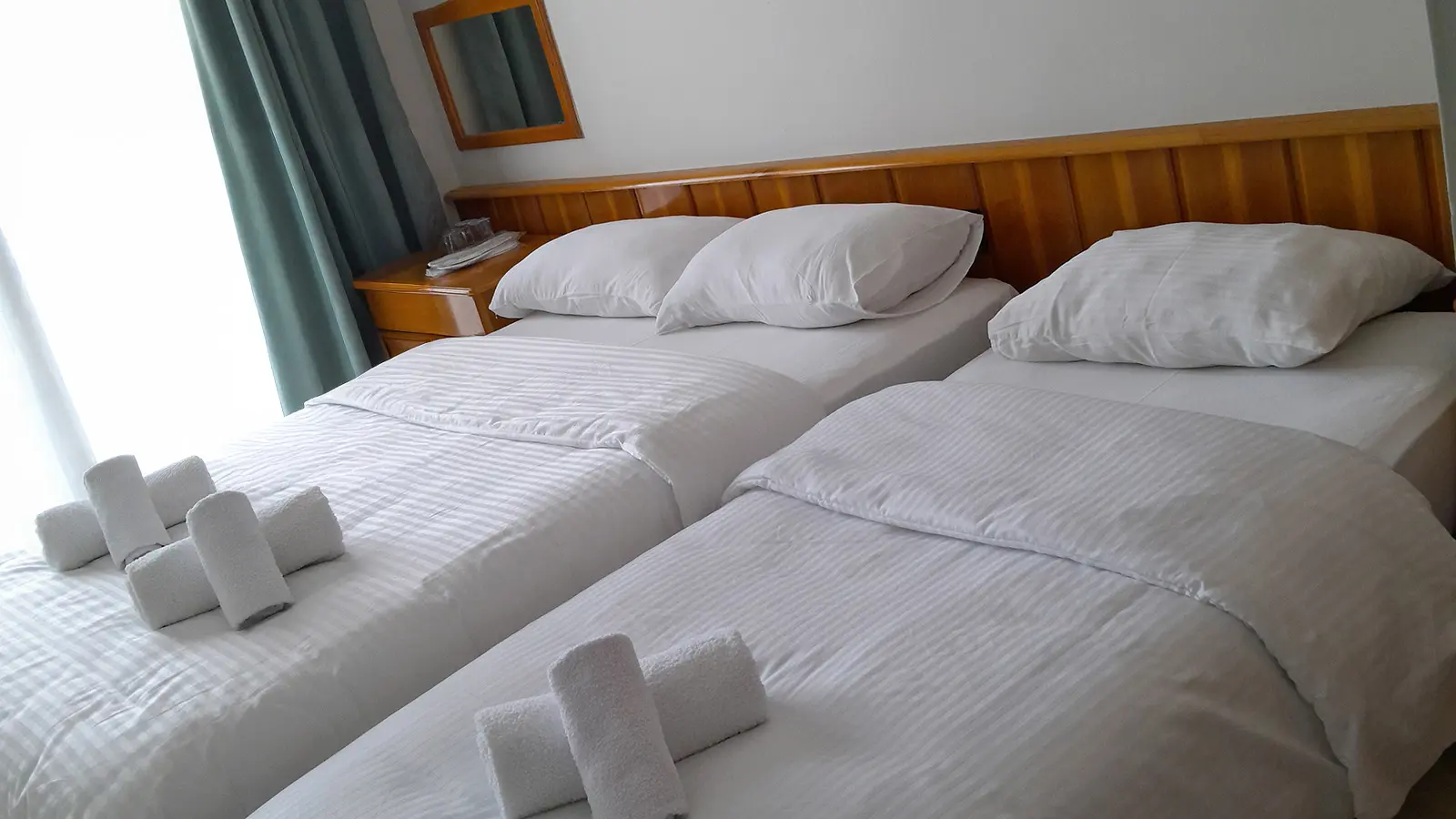 Dreibettzimmer mit Bergblick